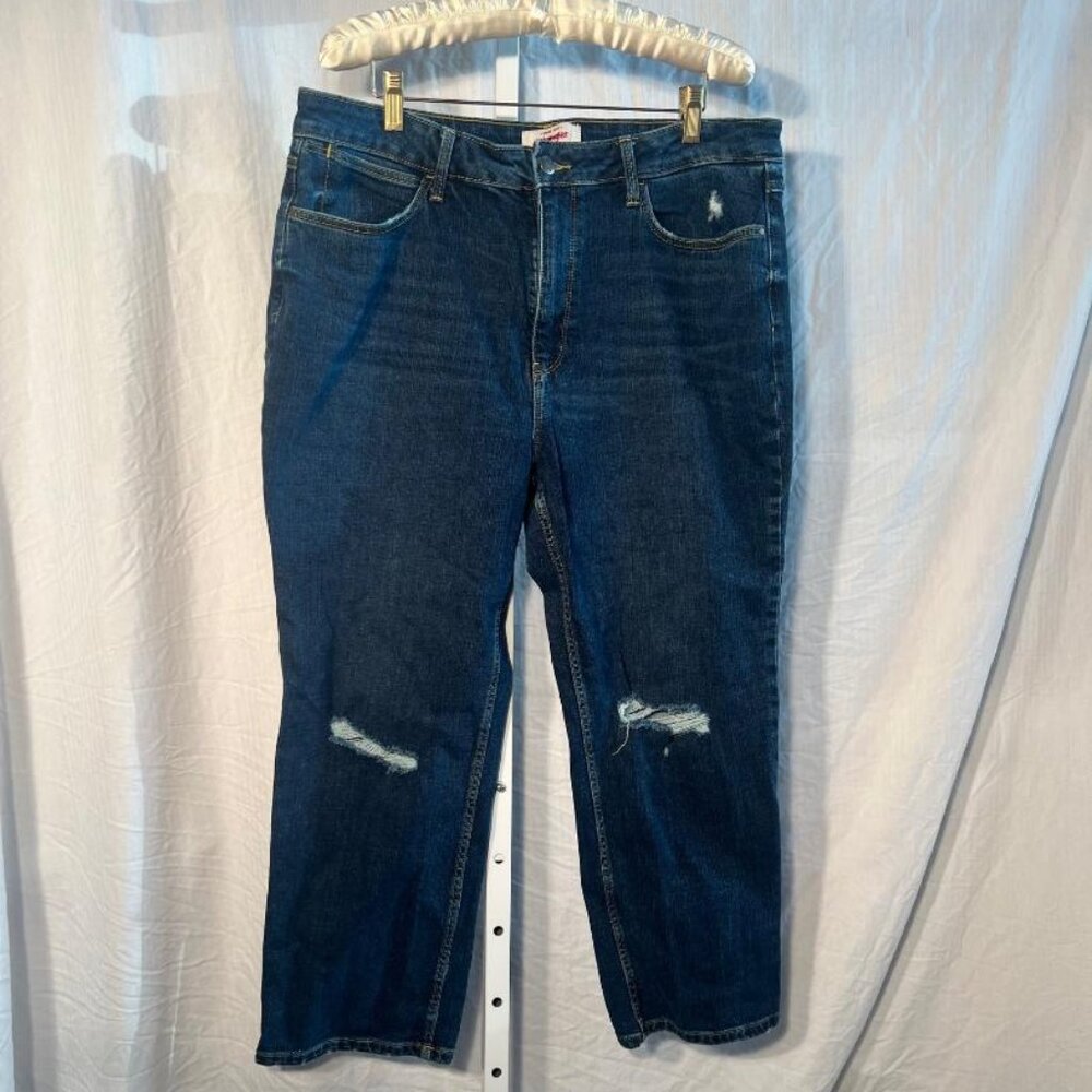 Wrangler High Rise True Straight Crop in Medium Wash - Size 16 - Picture 2 of 9